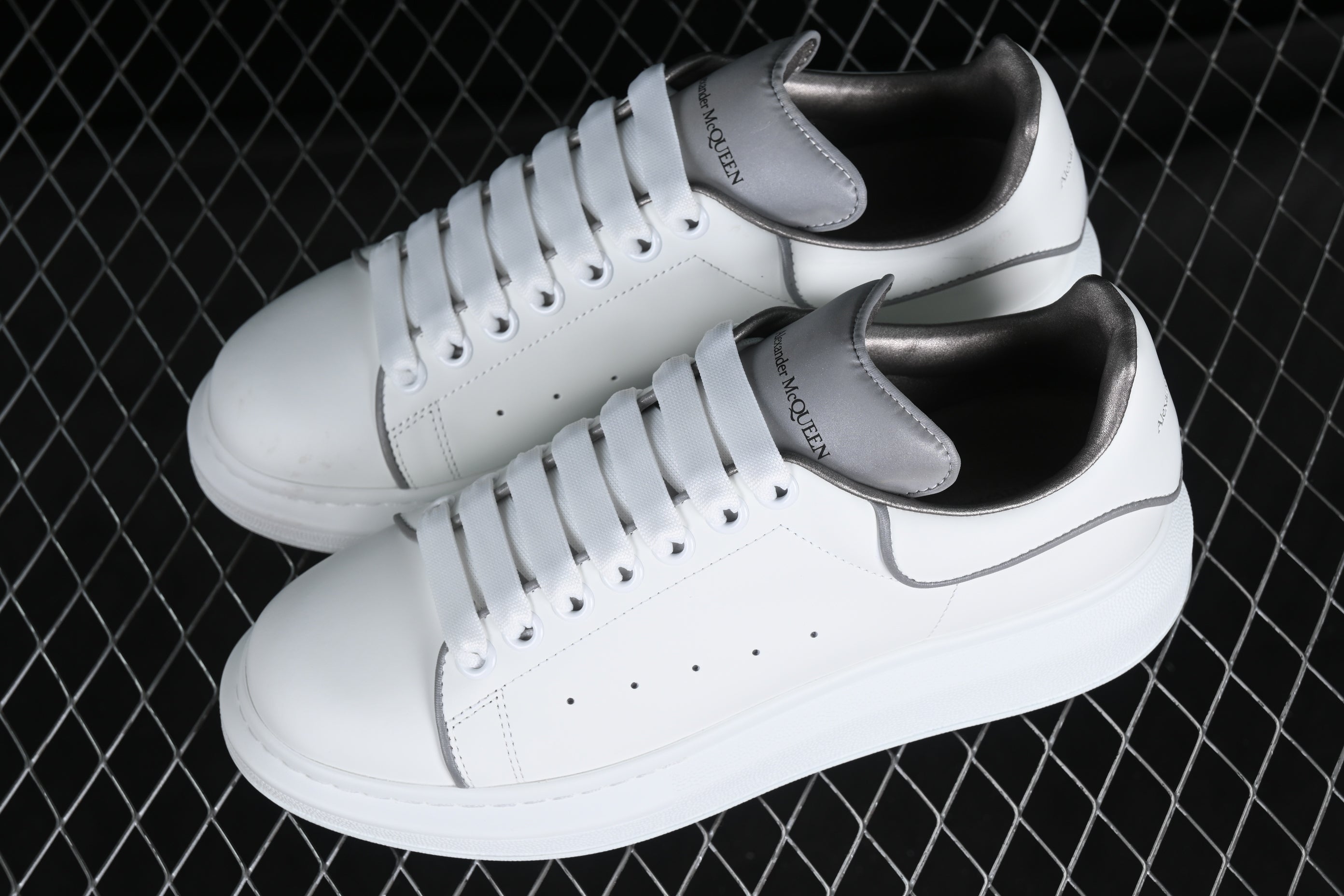 Alexander McQueen Oversized Branco/Cinza - Super Premium