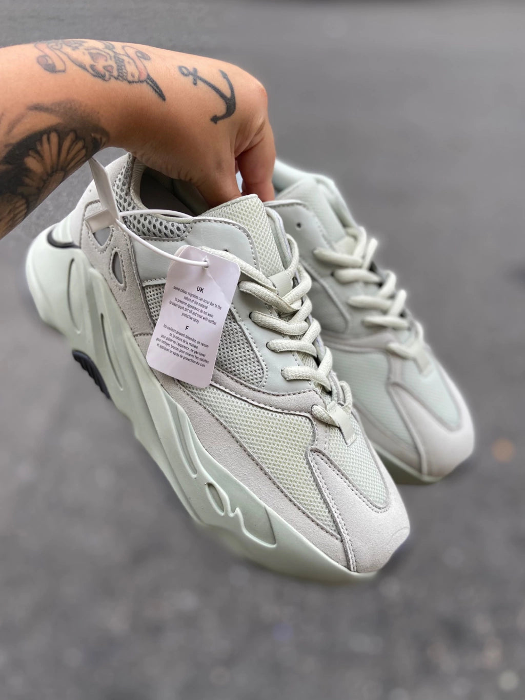 Adidas Yeezy 700 V2 - Salt