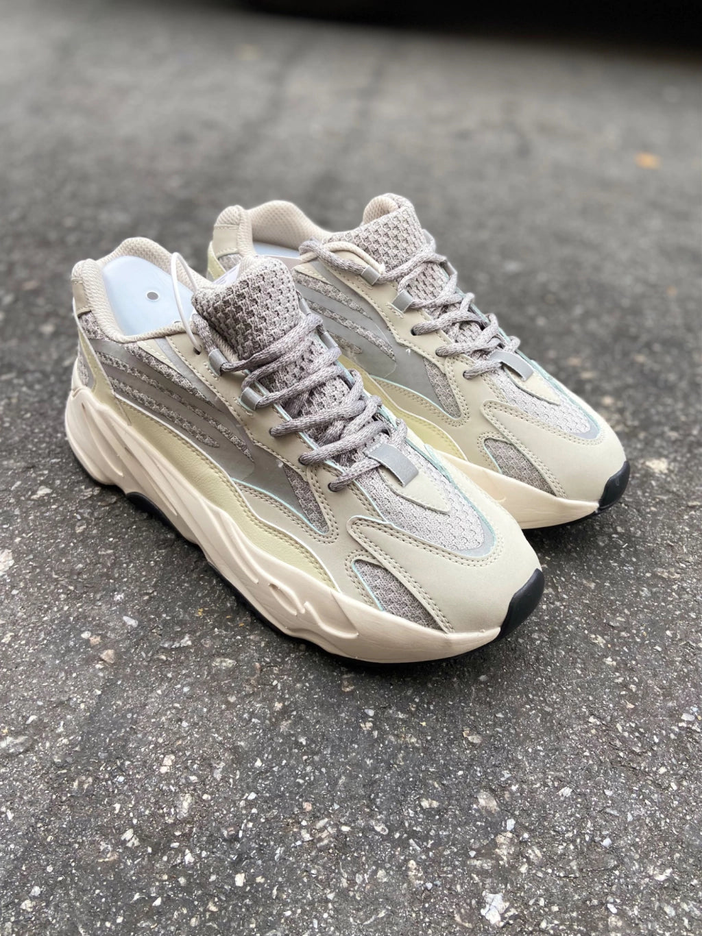 Adidas Yeezy 700 V2 - Static