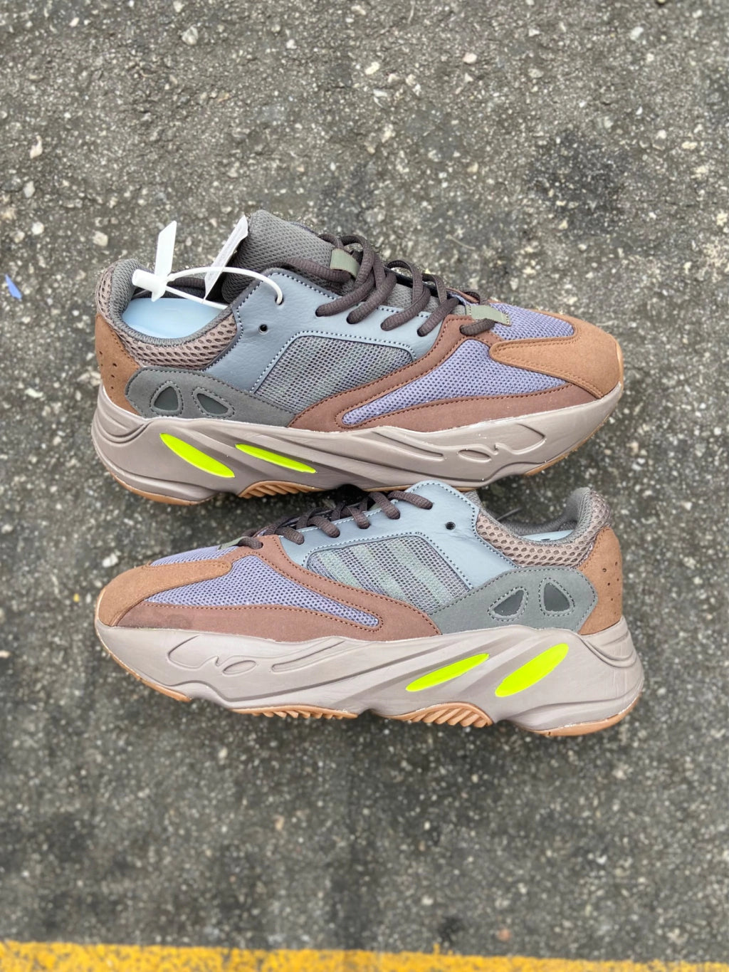 Adidas Yeezy 700 V2 - Mauve