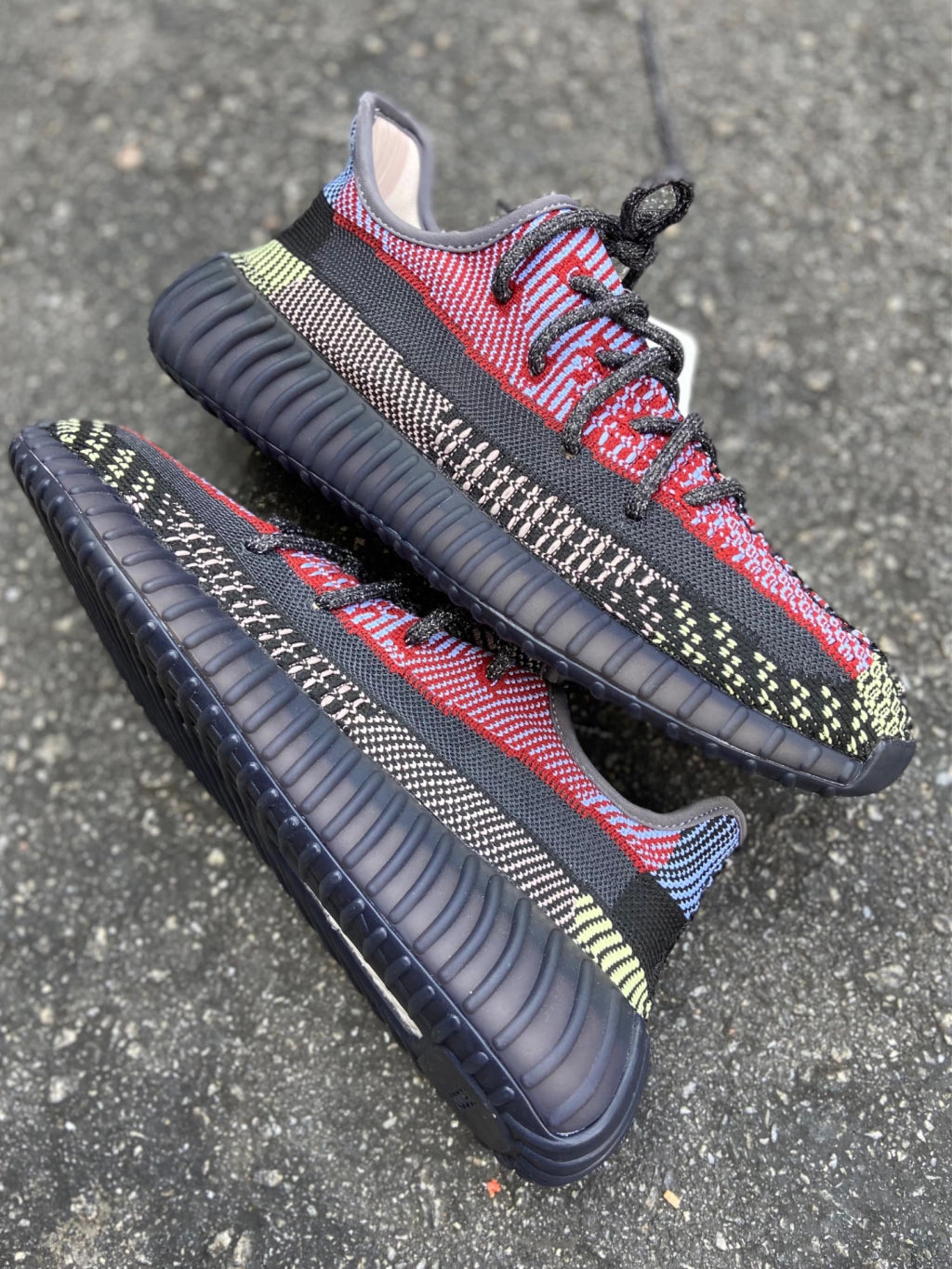 Adidas Yeezy Boost 350 V2 - Yecheil - Importado