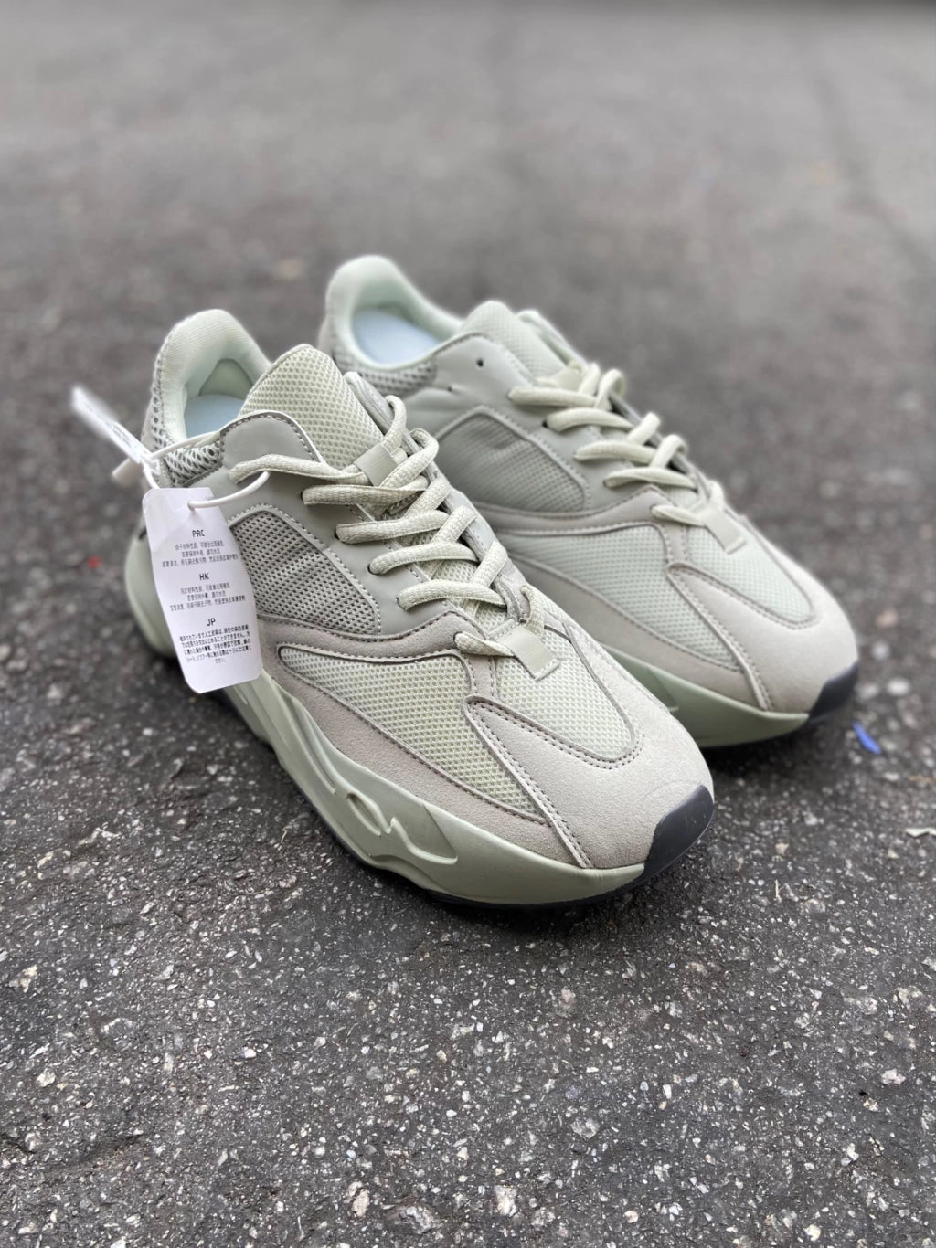 Adidas Yeezy 700 V2 - Salt