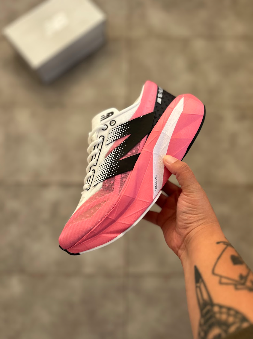 New Balance Fuelcell Rebel V4 - Azul e Rosa - Feminino