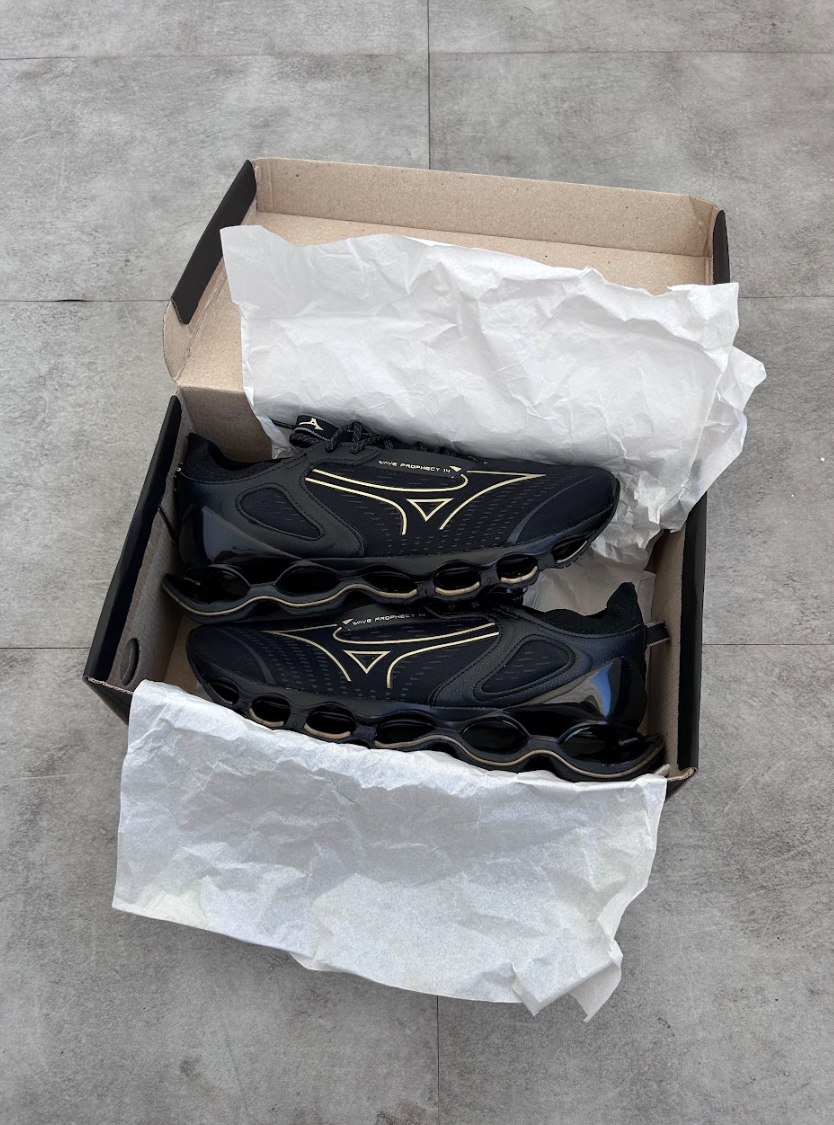 Mizuno Prophecy 14 - Preto com Dourado