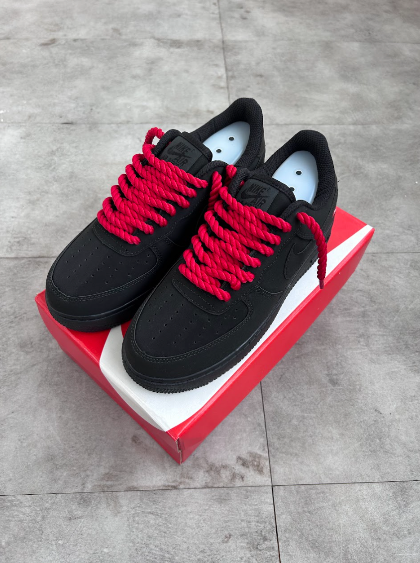 Nike Air Force 1 - Preto Suede Supreme