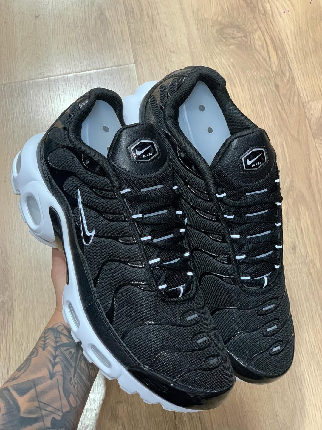 Nike Air Max TN Plus - Preto e Branco