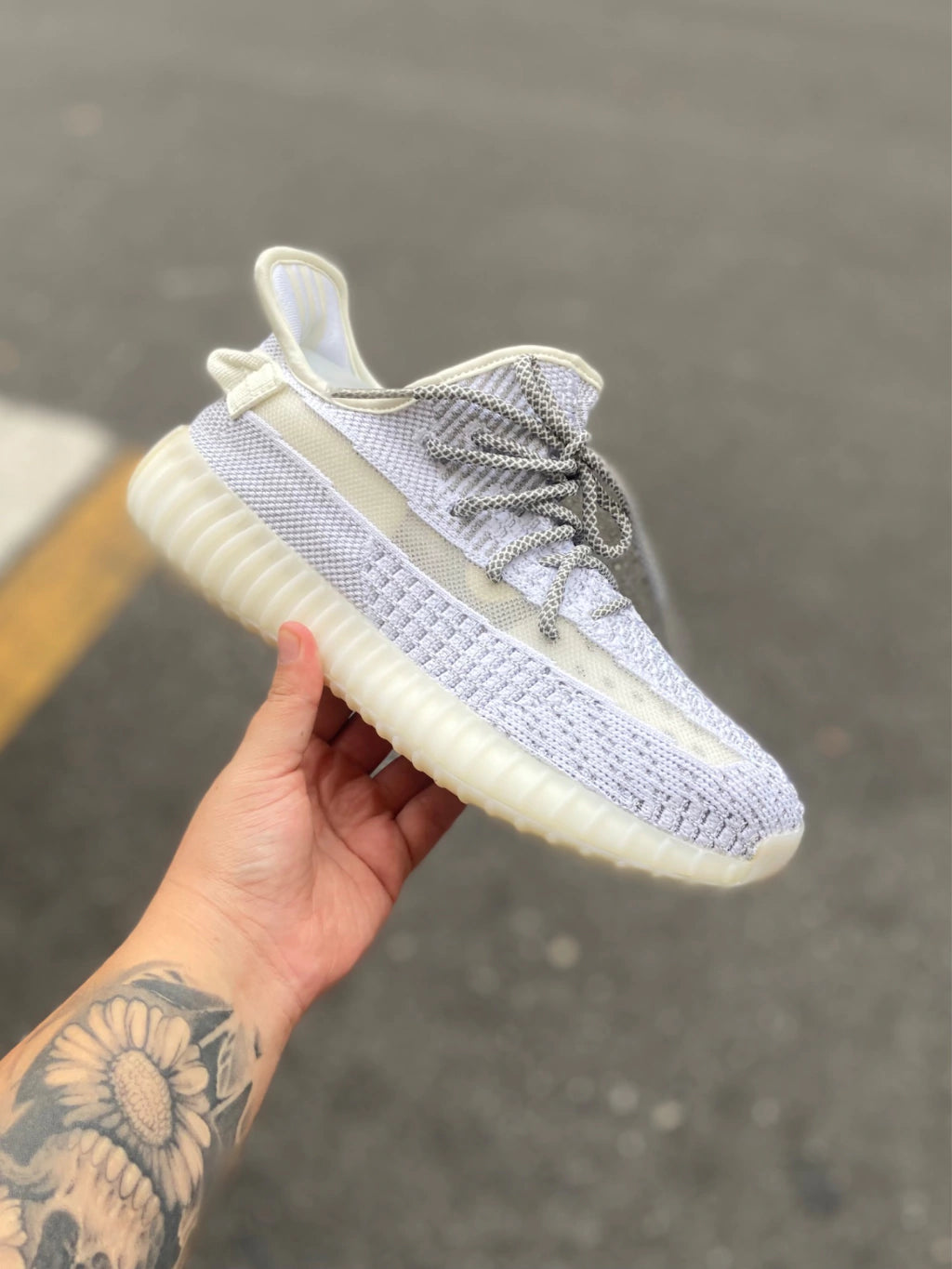 Adidas Yeezy Boost 350 V2 - Refletivo - Importado