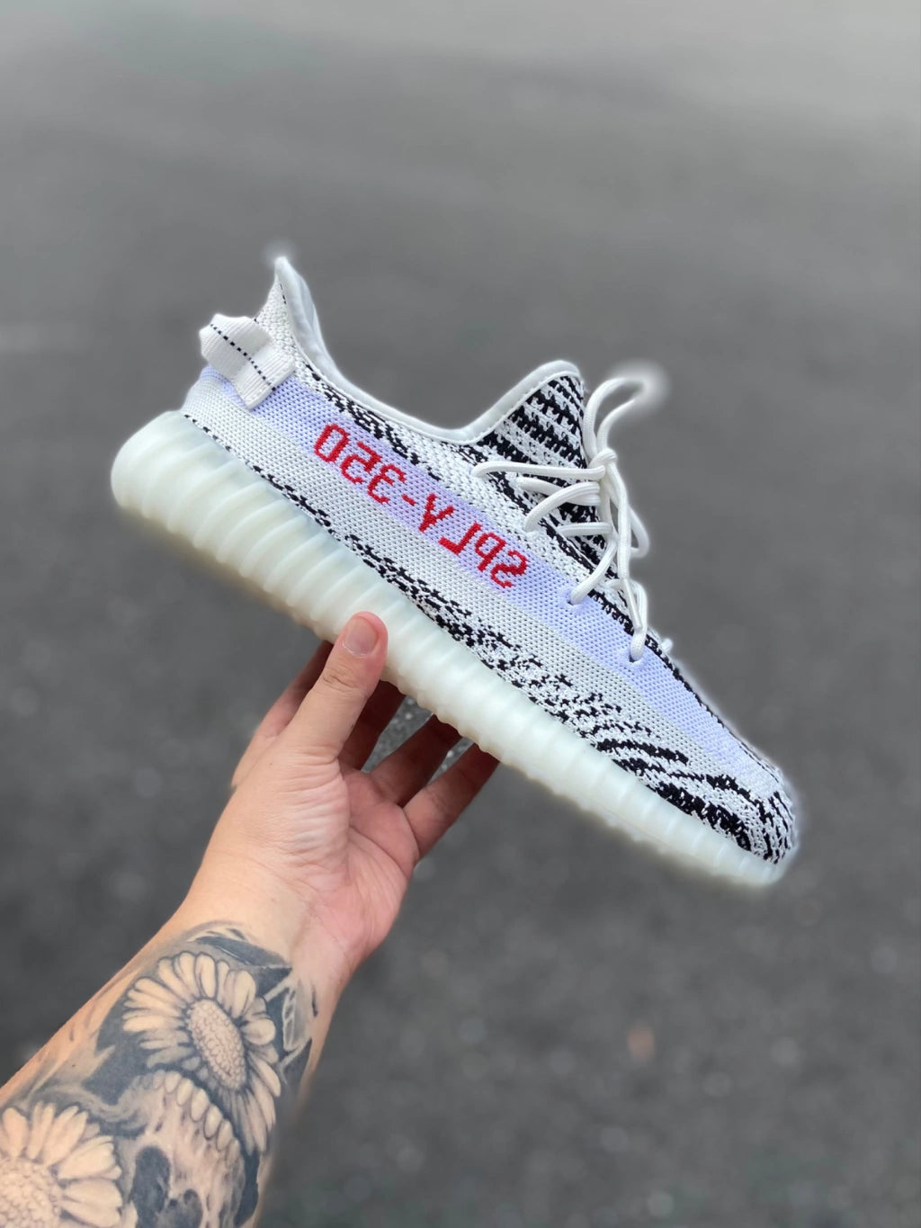 Adidas Yeezy Boost 350 V2 - Zebra - Importado