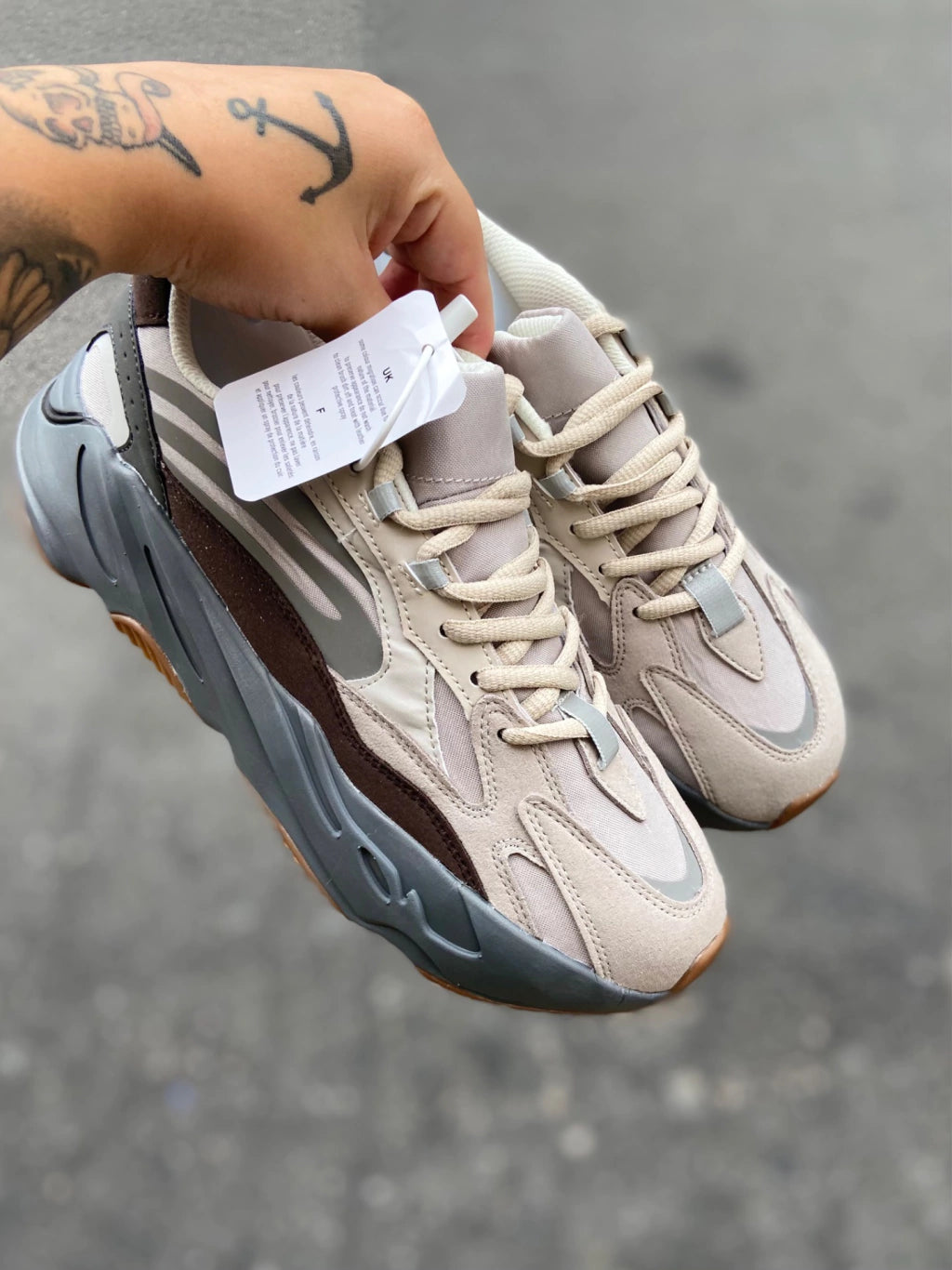 Adidas Yeezy 700 V2 - Tephra