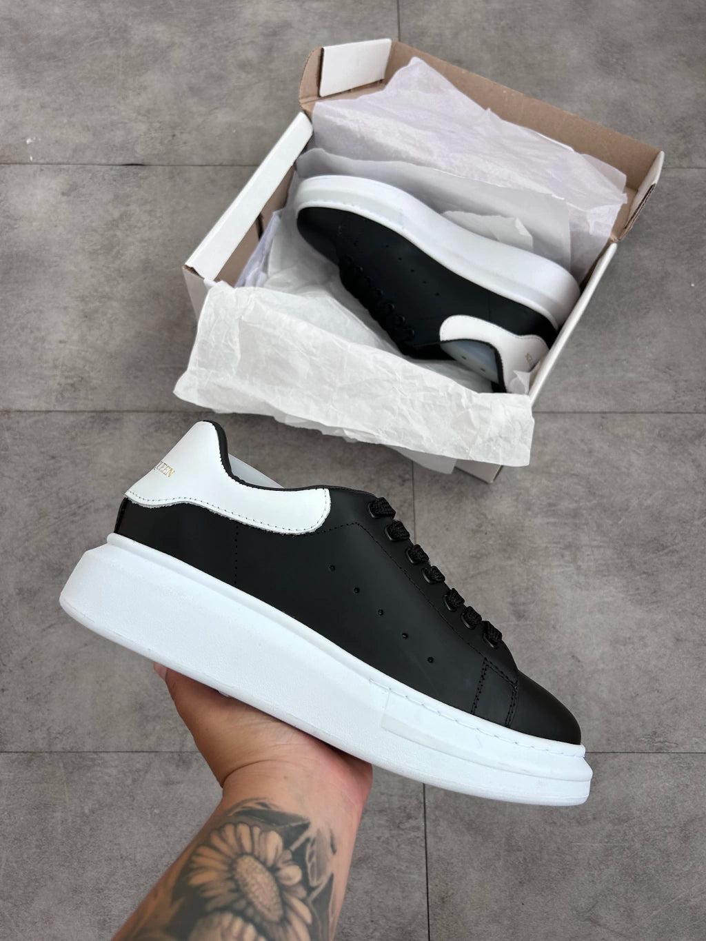 Alexander Mcqueen - Preto e Branco