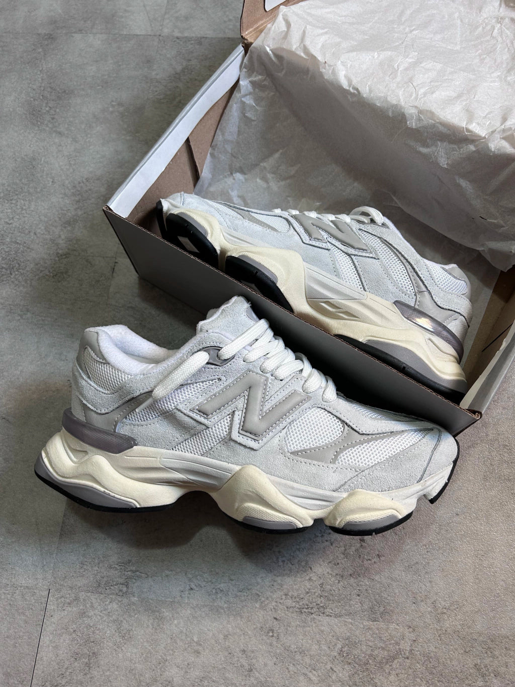 New Balance 9060 - Cinza