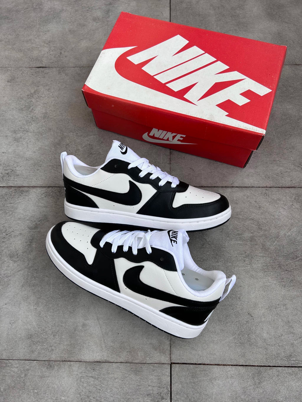 Nike Court Borough - Black and White