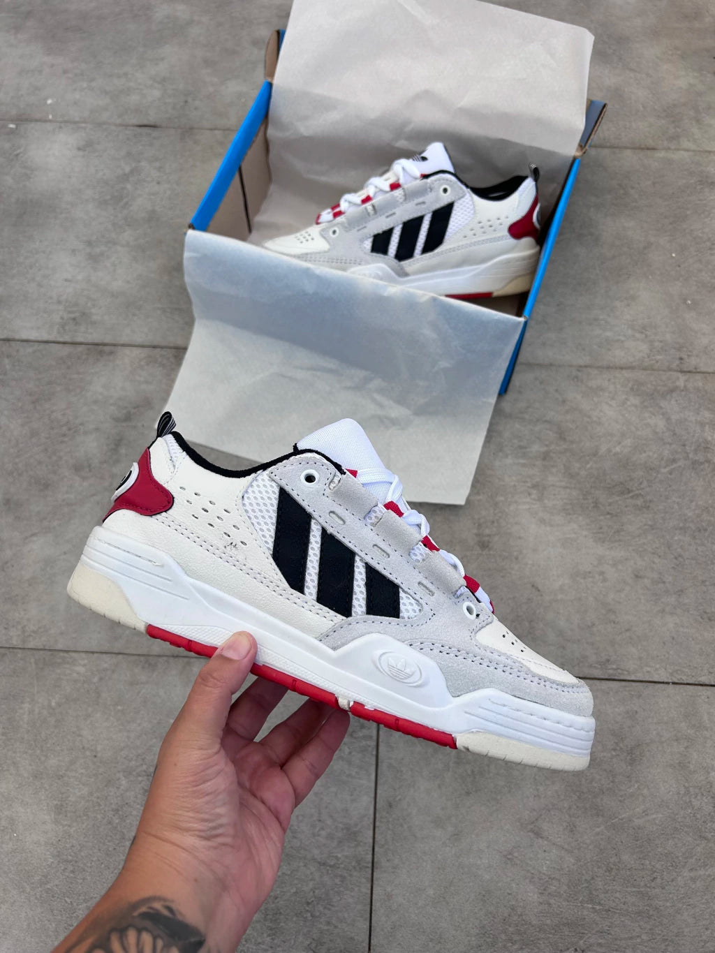 Adidas ADI2000 - Branco, Vermelho e Preto