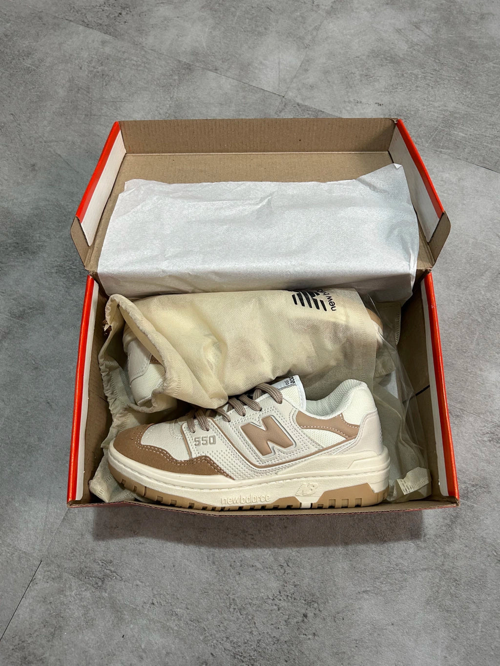 New Balance 550 - Couro Bege e Marrom