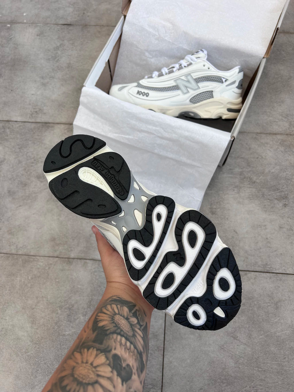 New Balance 1000 - Branco e Cinza