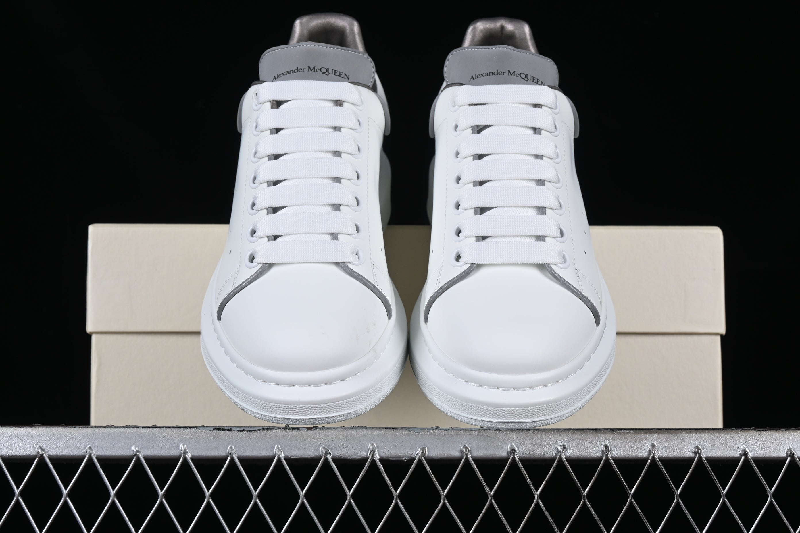 Alexander McQueen Oversized Branco/Cinza - Super Premium