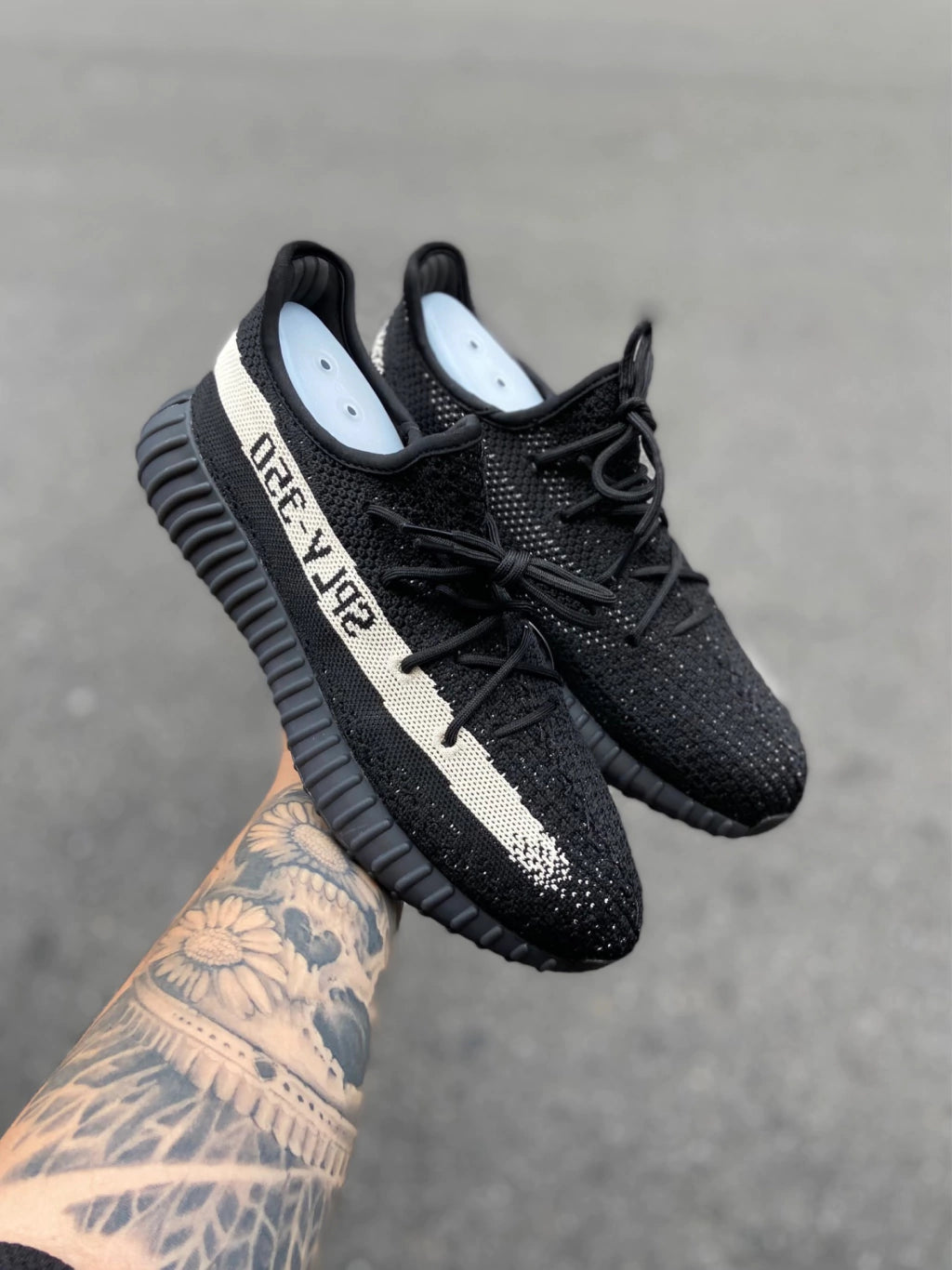 Adidas Yeezy Boost 350 V2 - Oreo - Importado
