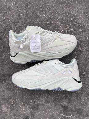 Adidas Yeezy 700 V2 - Salt