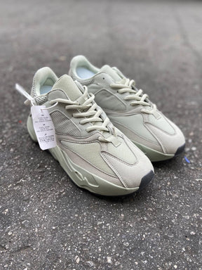 Adidas Yeezy 700 V2 - Salt