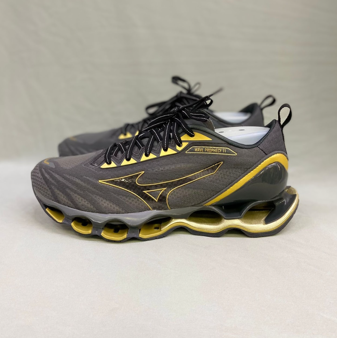 Mizuno Prophecy 11 - Cinza com Dourado