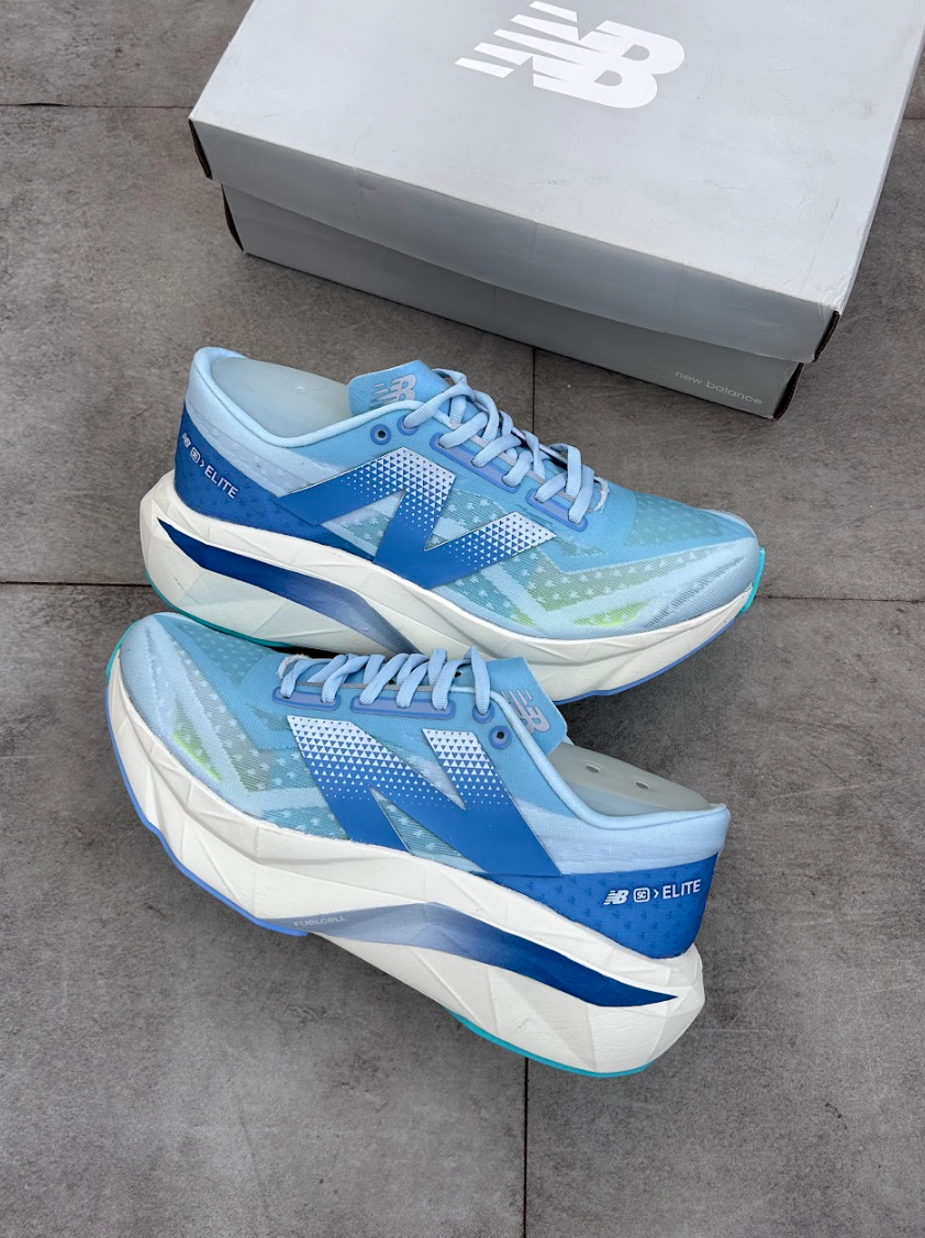 New Balance Fuelcell Rebel V4 - Azul e Branco - Feminino