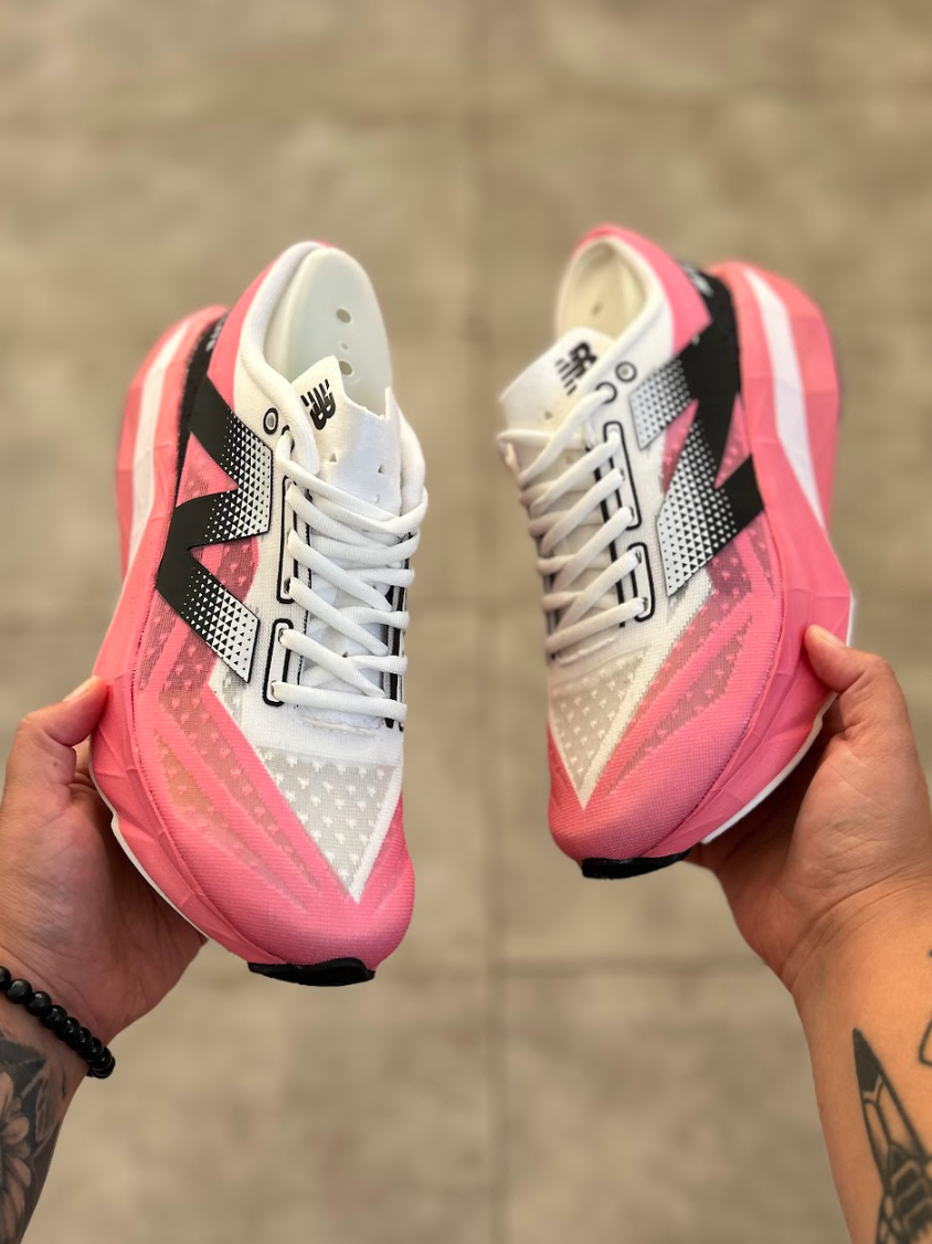 New Balance Fuelcell Rebel V4 - Azul e Rosa - Feminino