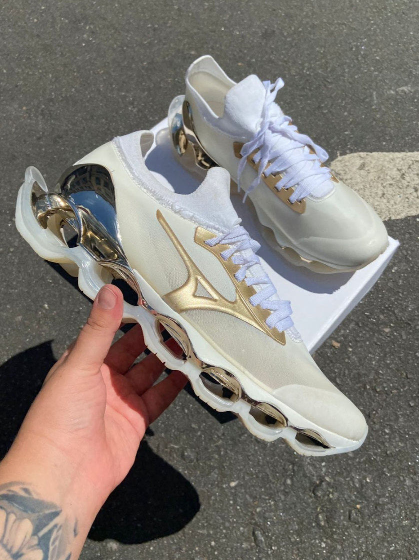 Mizuno Sorayama - Branco com Dourado