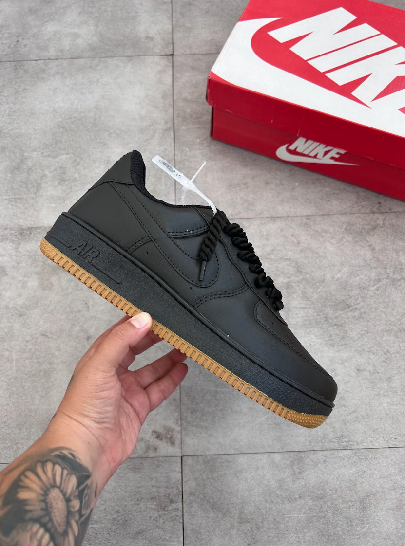Nike Air Force 1 - Preto Cadarço Corda