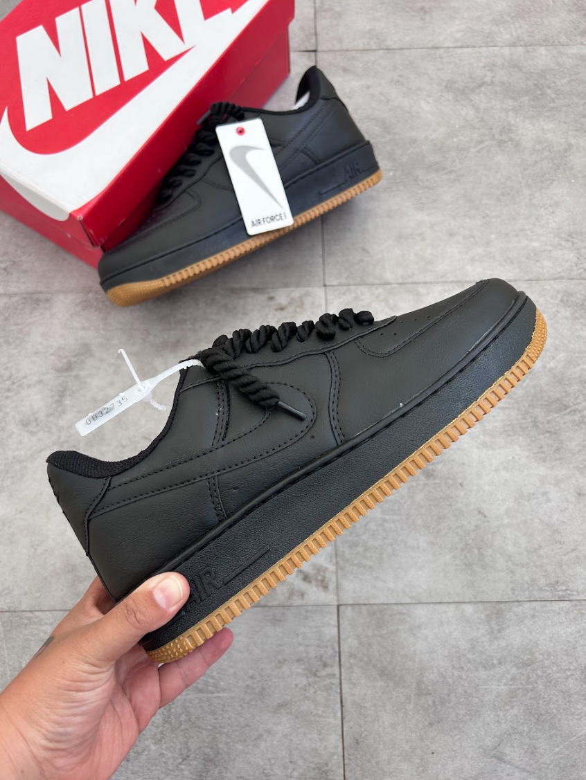 Nike Air Force 1 - Preto Cadarço Corda