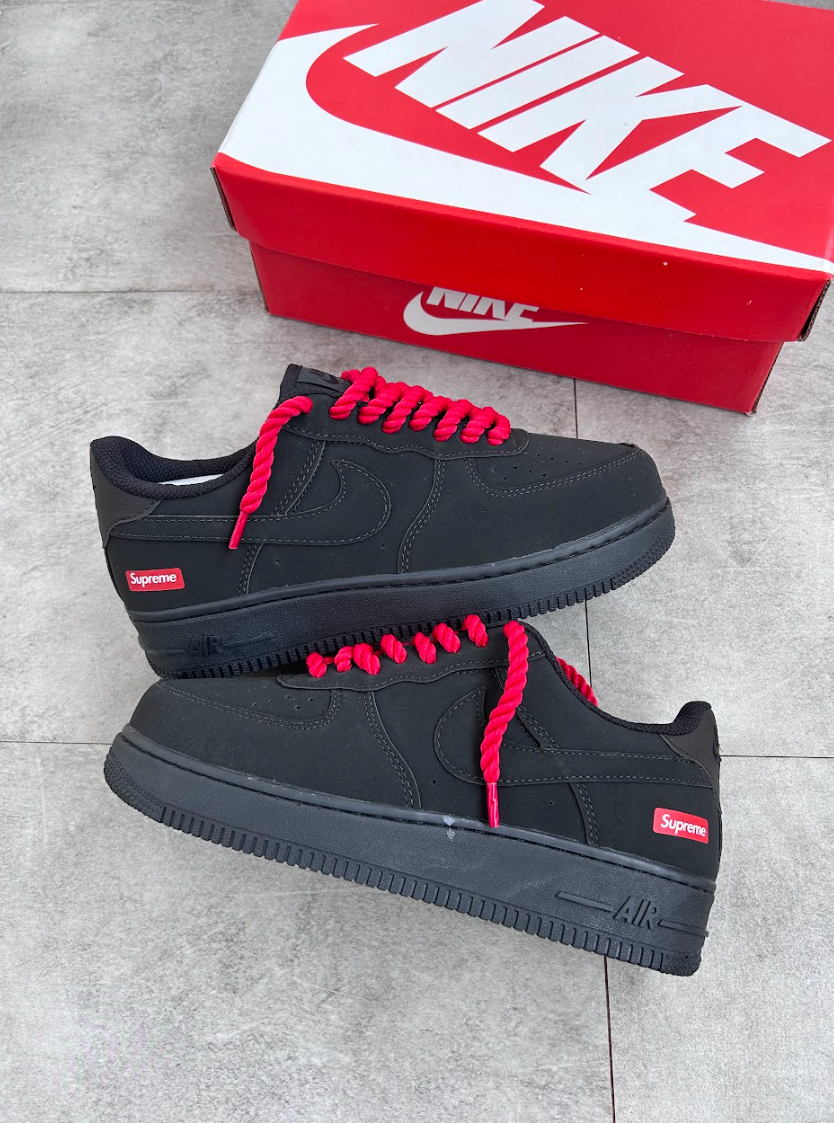 Nike Air Force 1 - Preto Suede Supreme