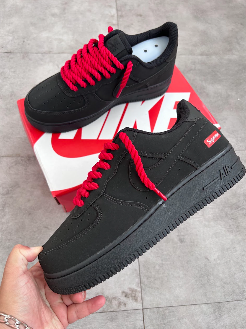Nike Air Force 1 - Preto Suede Supreme