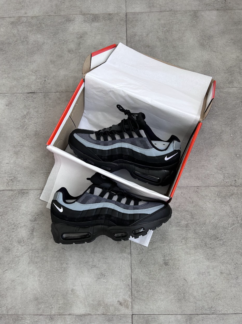 Nike Air Max 95 - Preto e Cinza