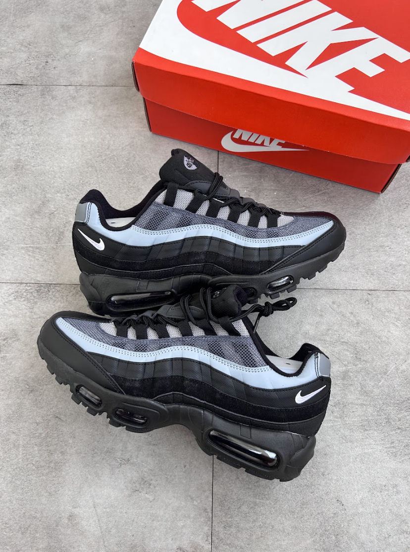 Nike Air Max 95 - Preto e Cinza