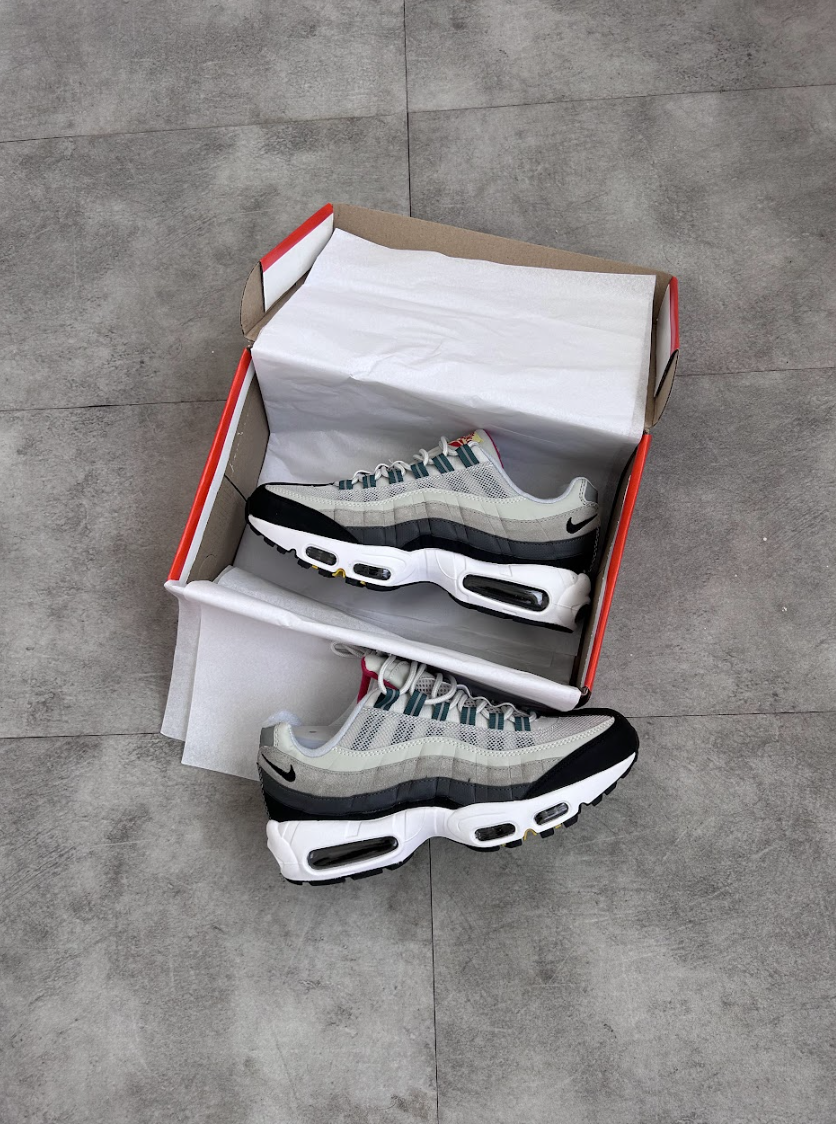 Nike Air Max 95 - Cinza, Preto e Branco