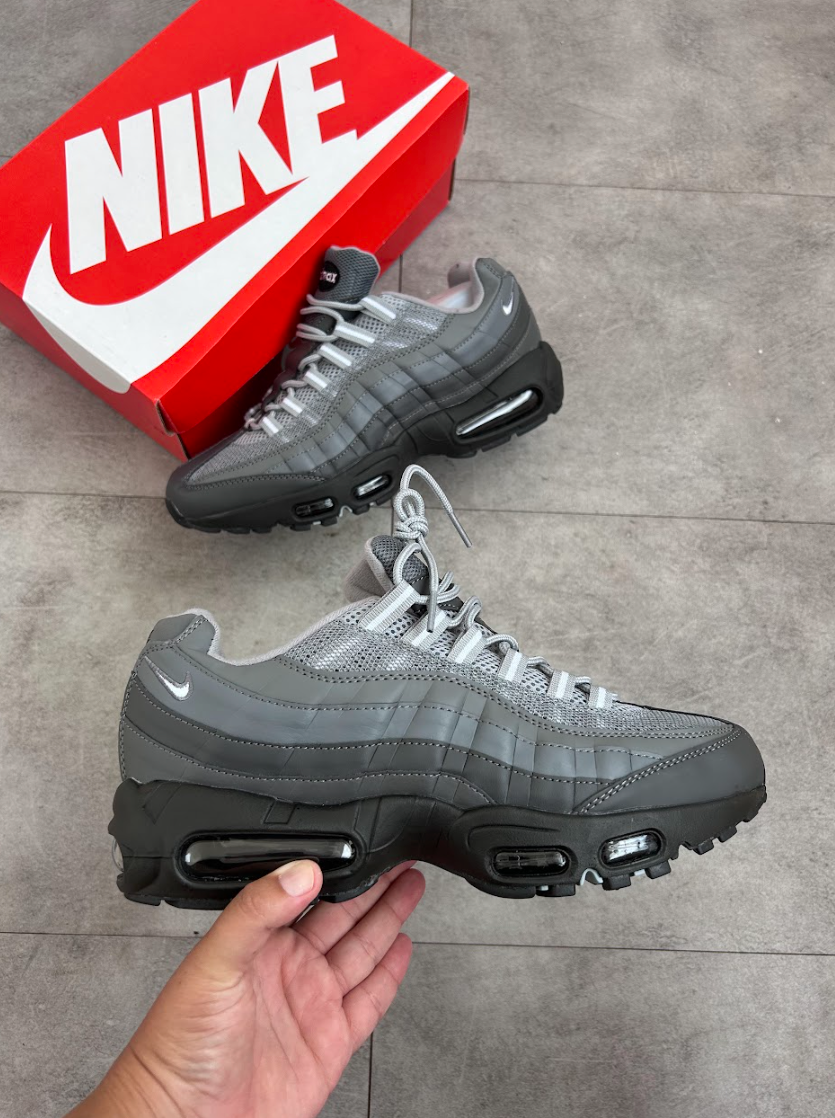 Nike Air Max 95 - Cinza