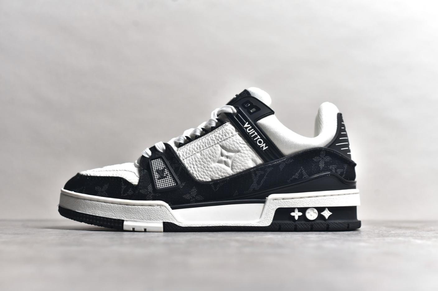 Louis Vuitton Trainer - Black