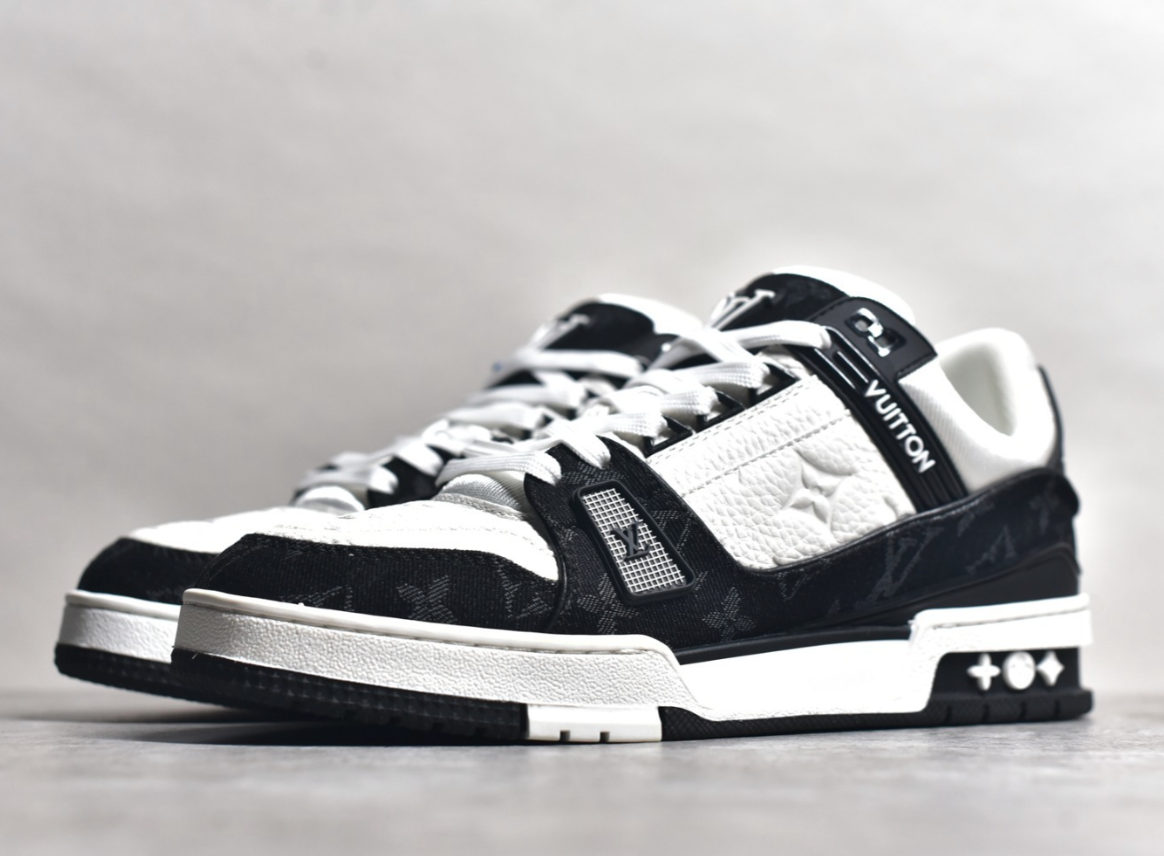 Louis Vuitton Trainer - Black