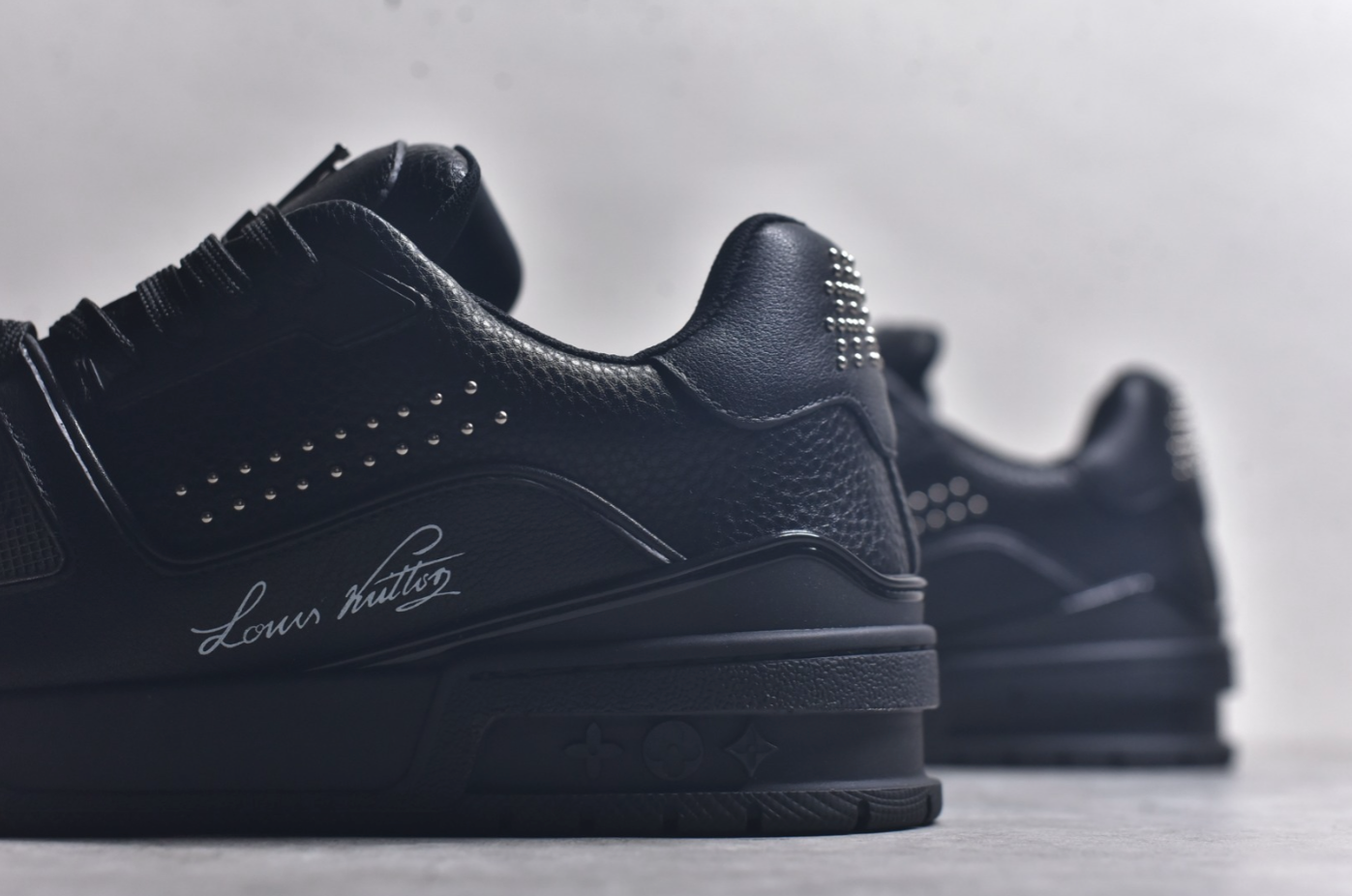 Louis Vuitton Trainer - Black
