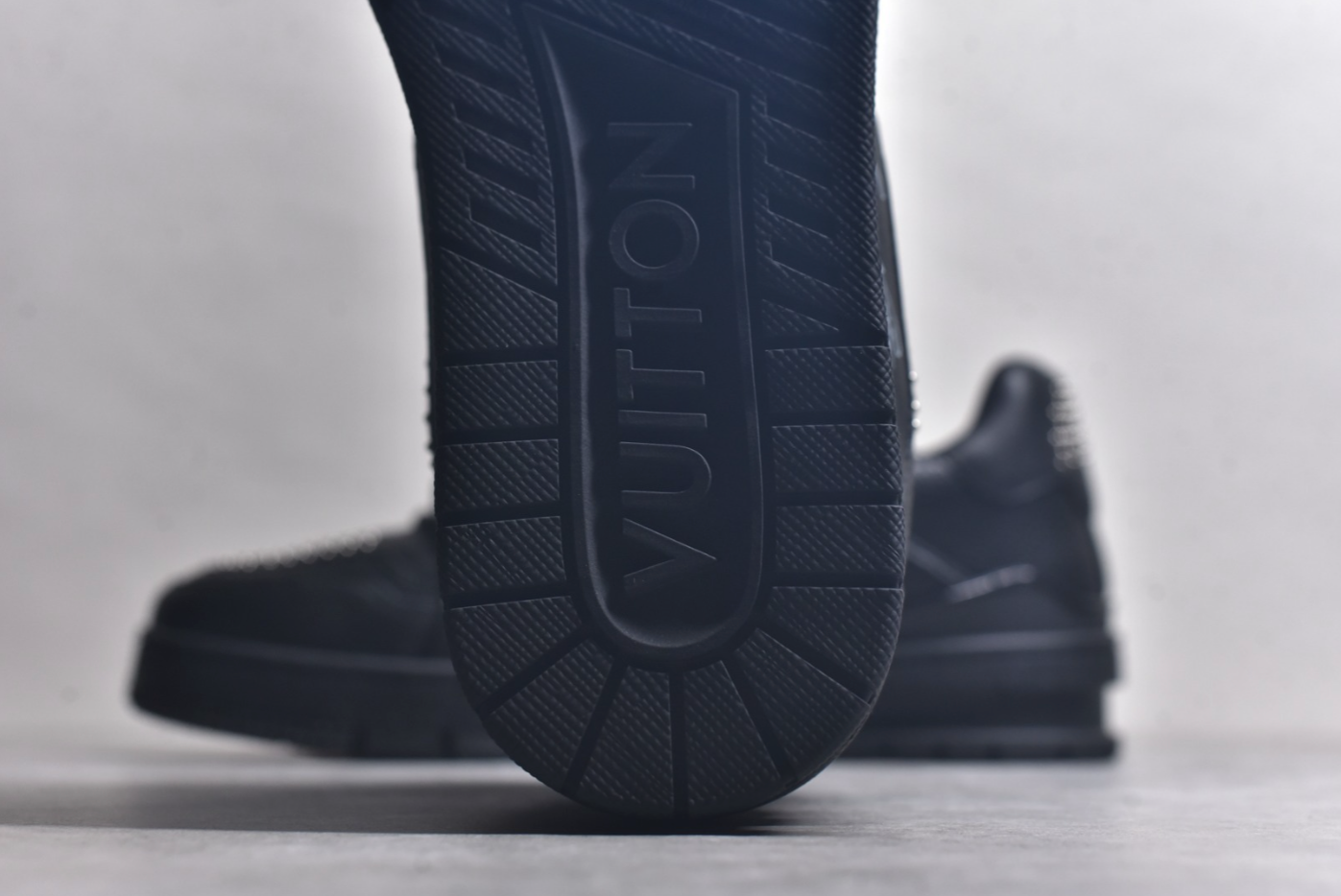 Louis Vuitton Trainer - Black