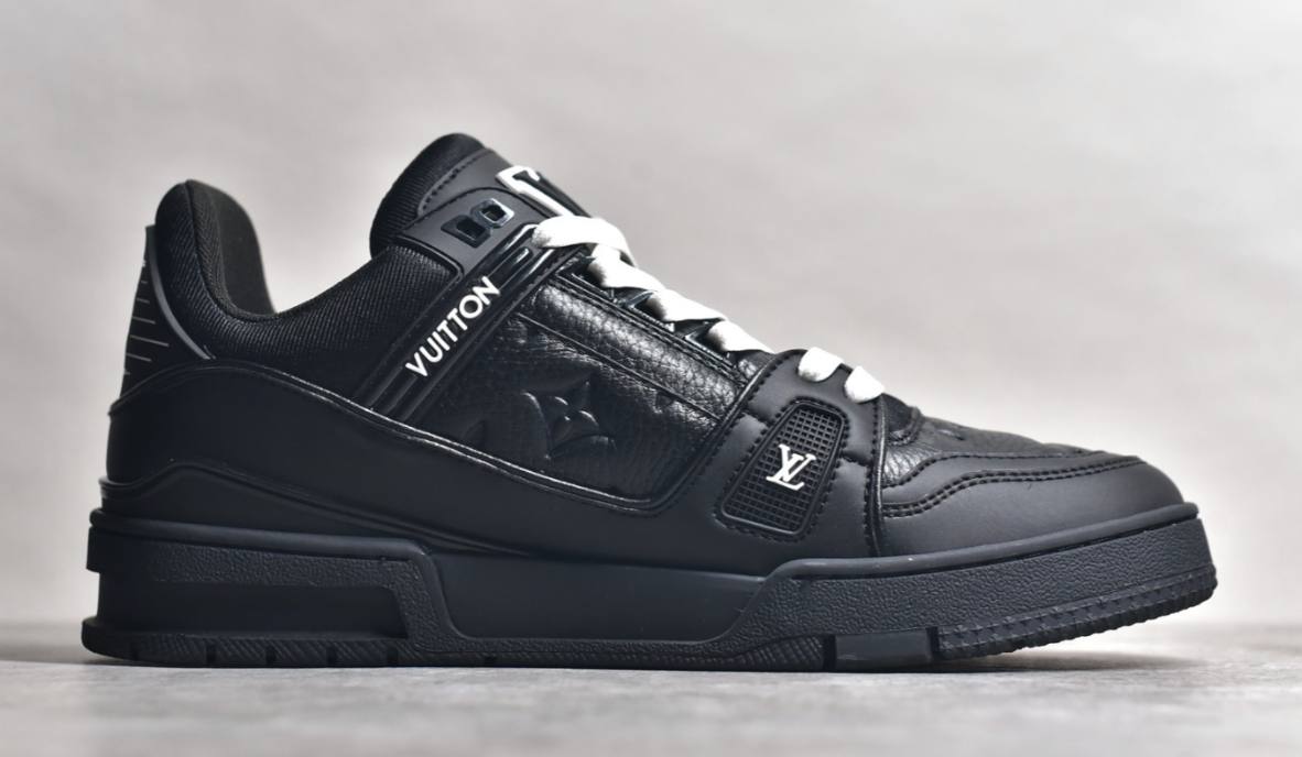 Louis Vuitton Trainer - Black/White