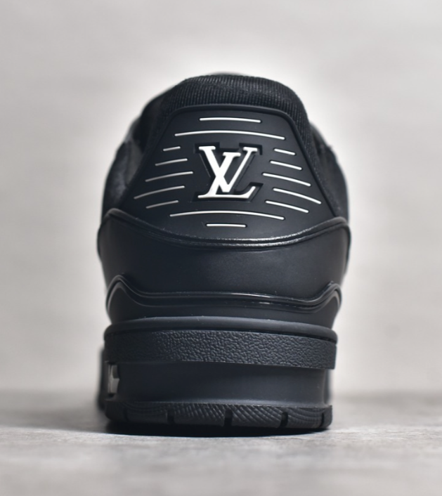 Louis Vuitton Trainer - Black/White