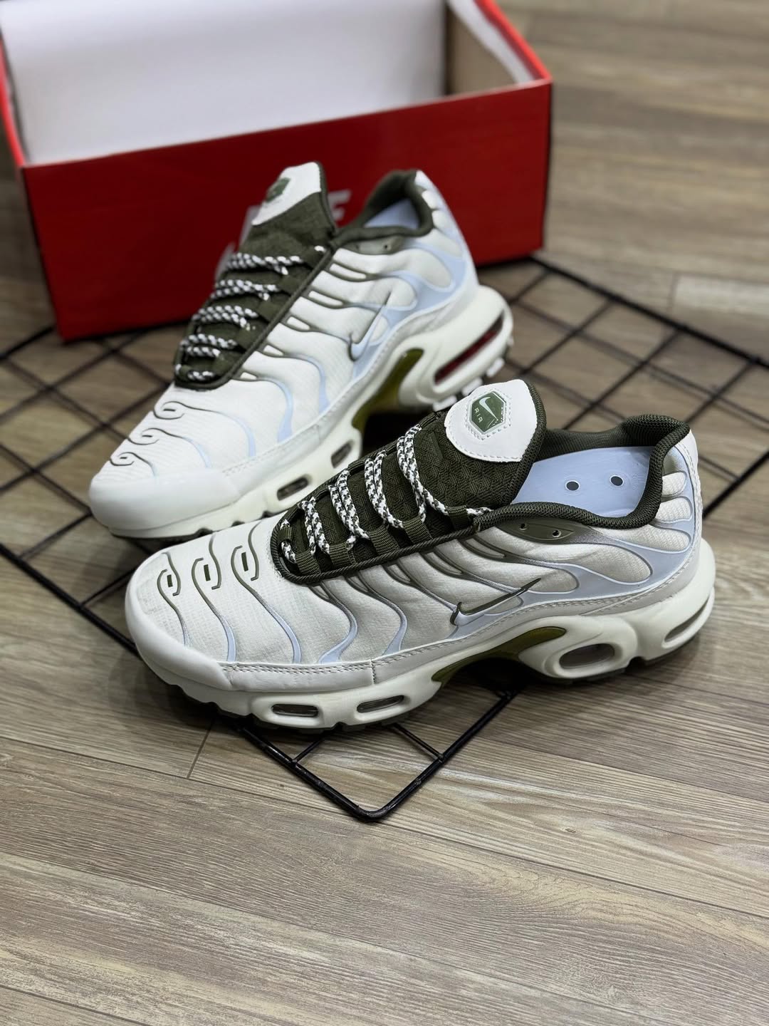 Nike Air Max TN Plus - Neutral Olive