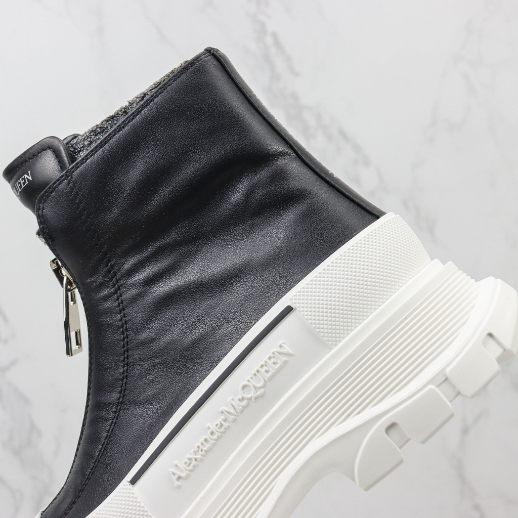 Alexander McQueen Ankle boot Tread Slick com zíper Preto / Branco - Super Premium
