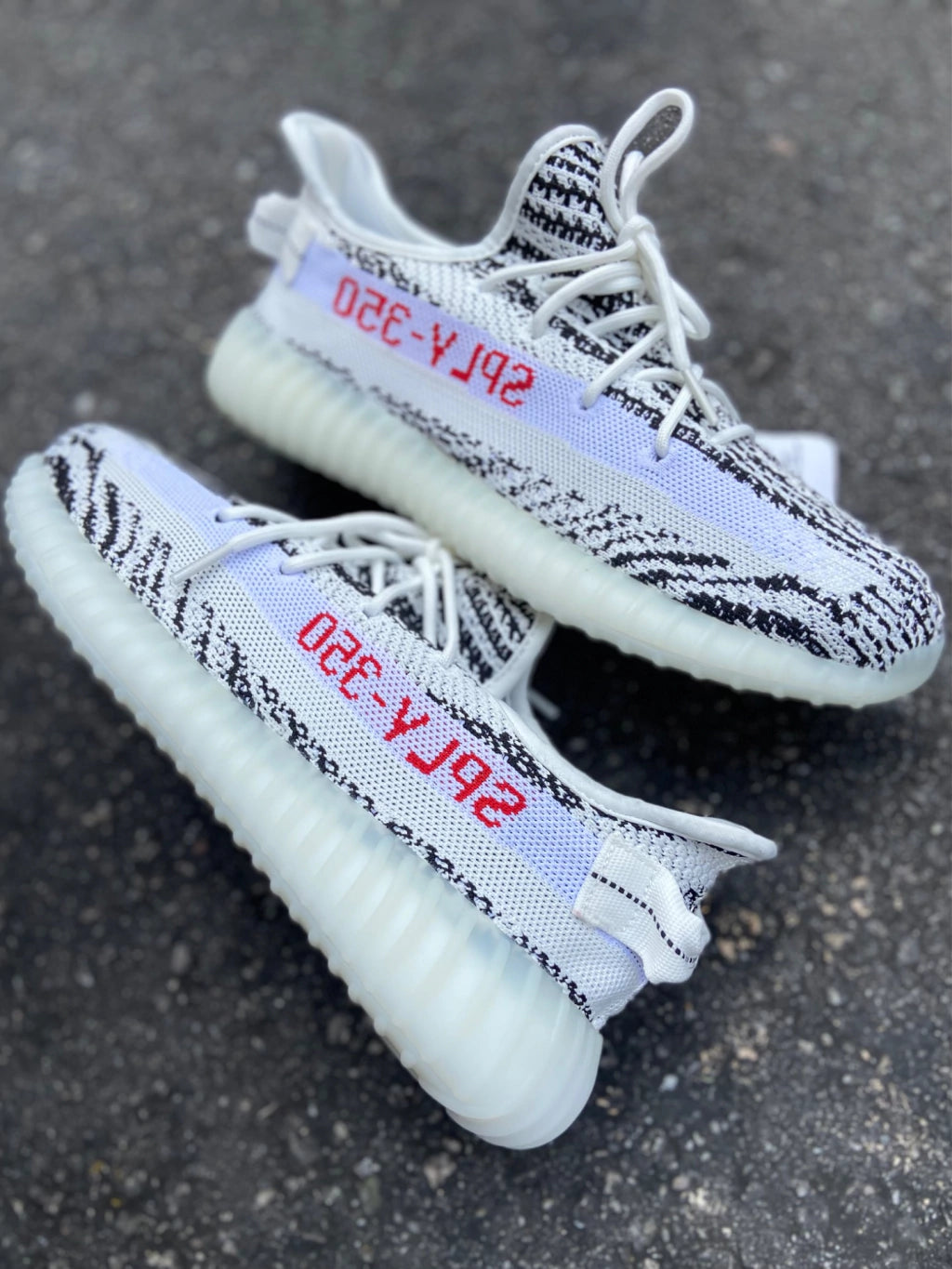 Adidas Yeezy Boost 350 V2 - Zebra - Importado