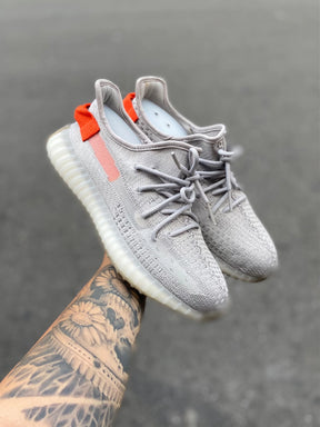 Adidas Yeezy Boost 350 V2 - Tail Light - Importado