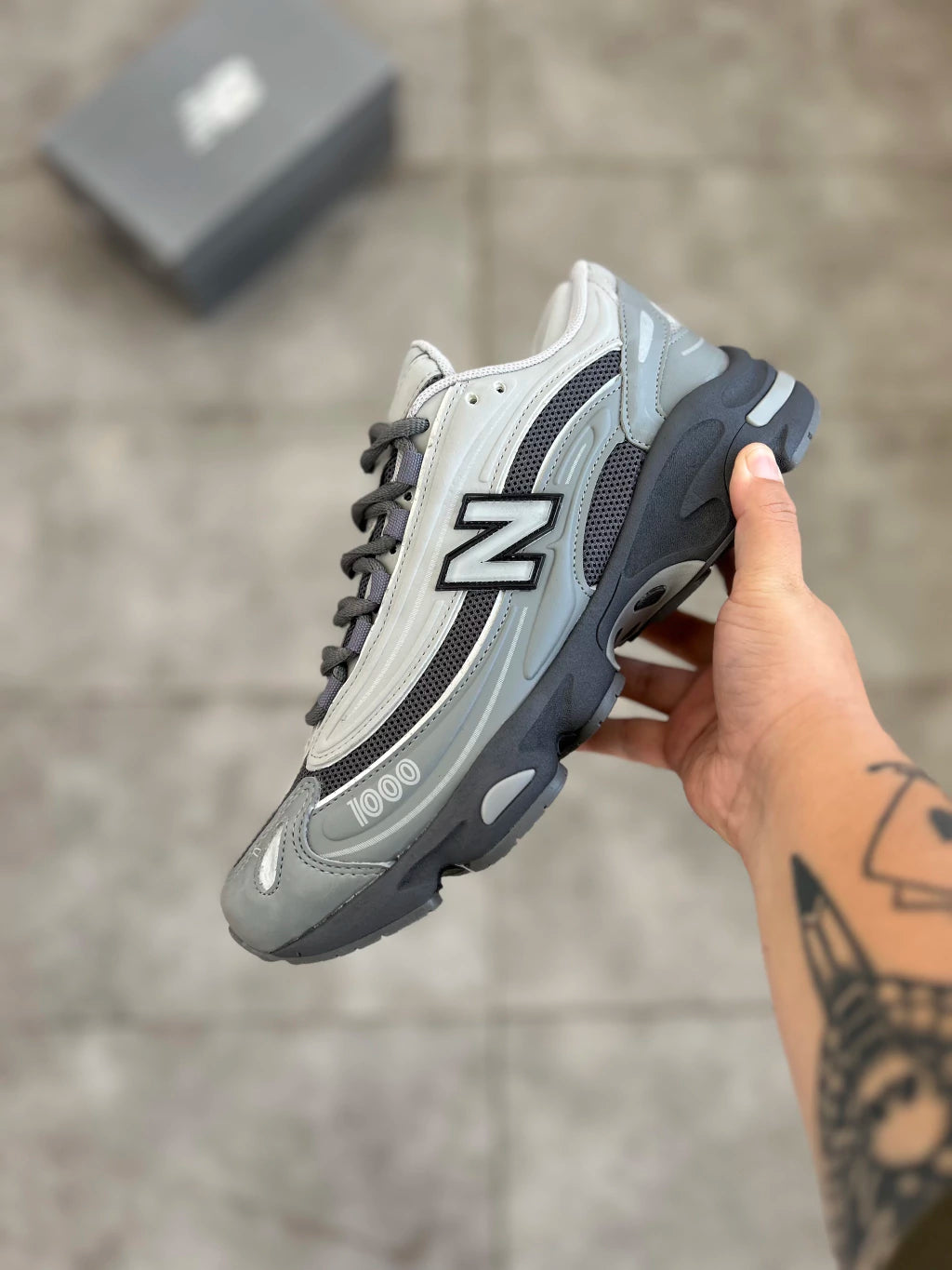 New Balance 1000 - Preto e Cinza