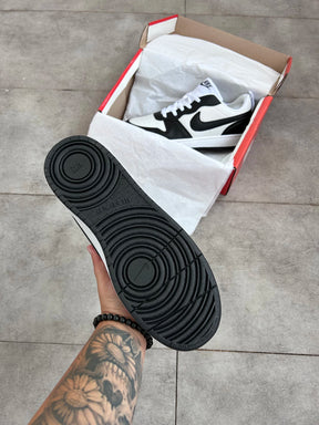 Nike Court Borough - Black and White