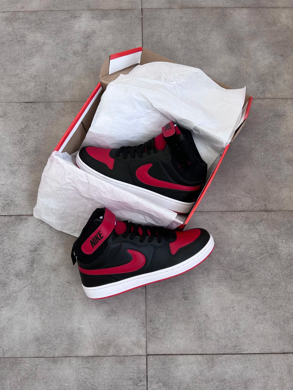 Nike Court Borough Mid - Preto e Vermelho