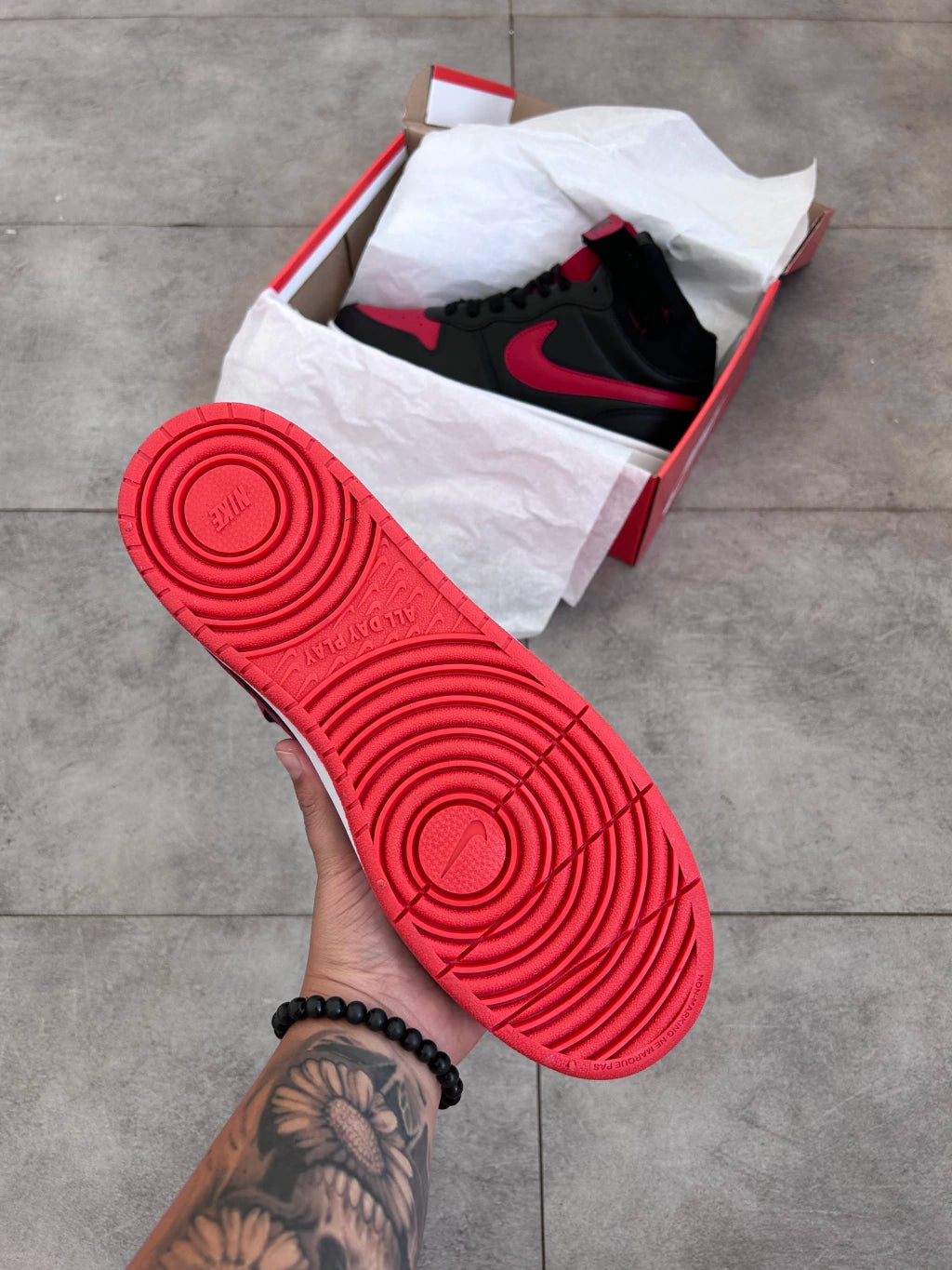 Nike Court Borough Mid - Preto e Vermelho