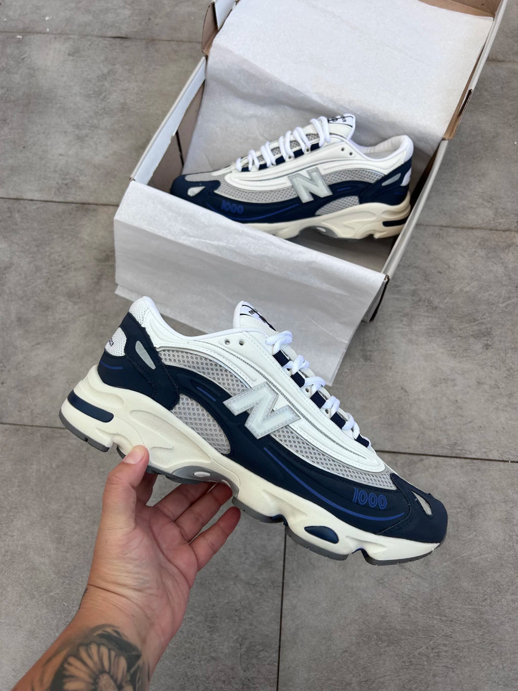 New Balance 1000 - Branco com Azul